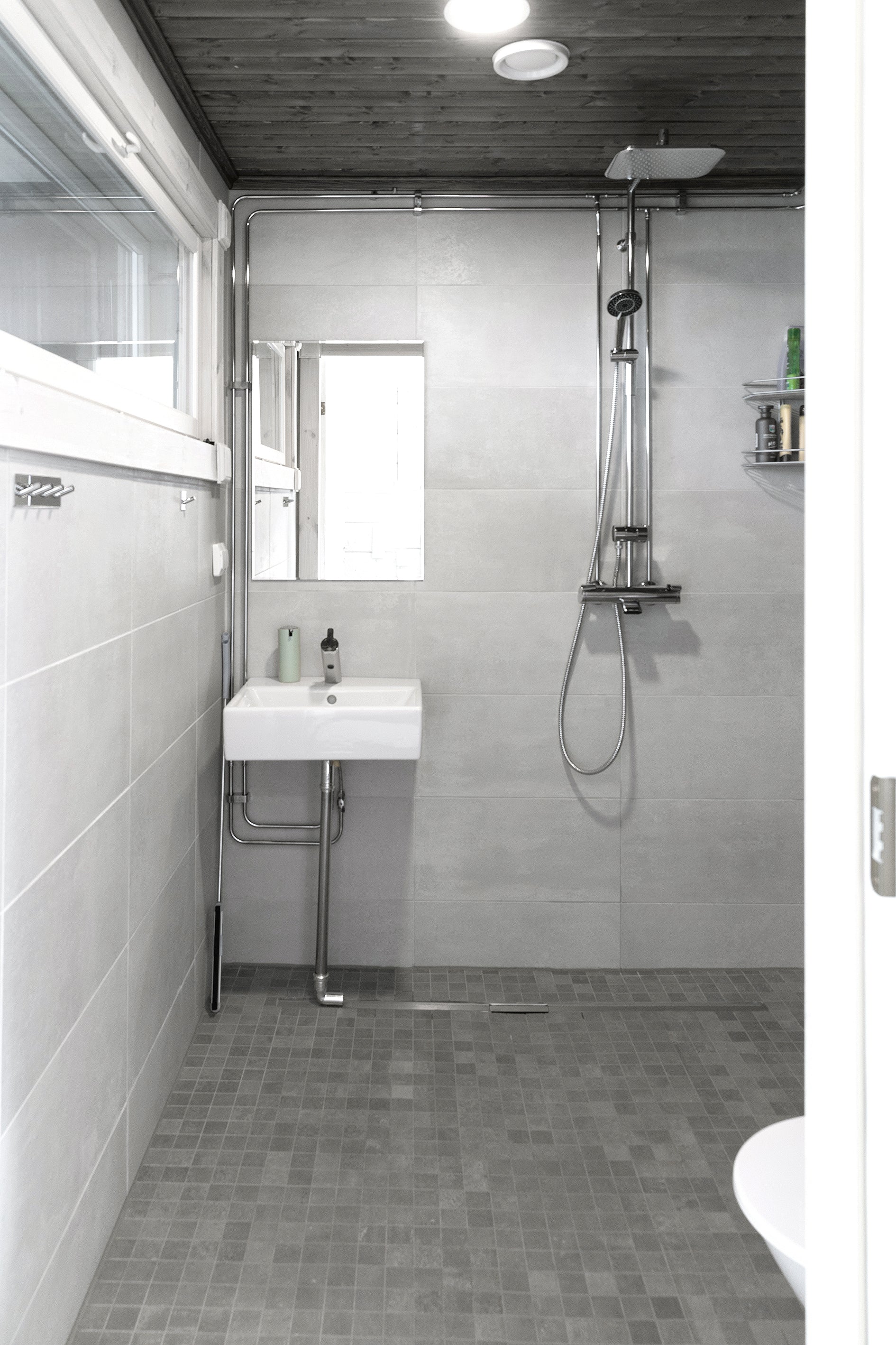 Päämökin kylpyhuone